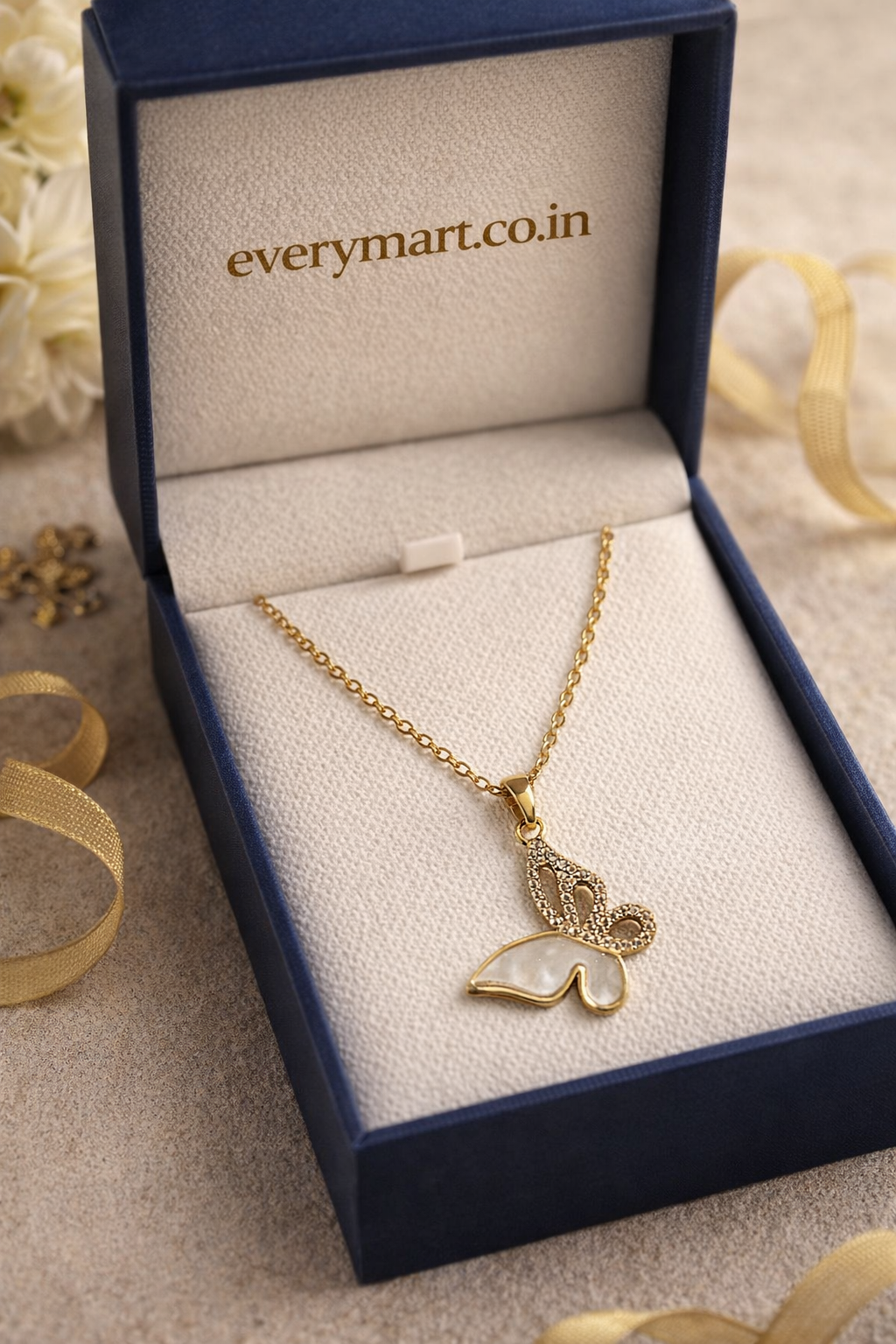 Gold Butterfly Necklace – Elegant & Timeless Beauty 🦋✨