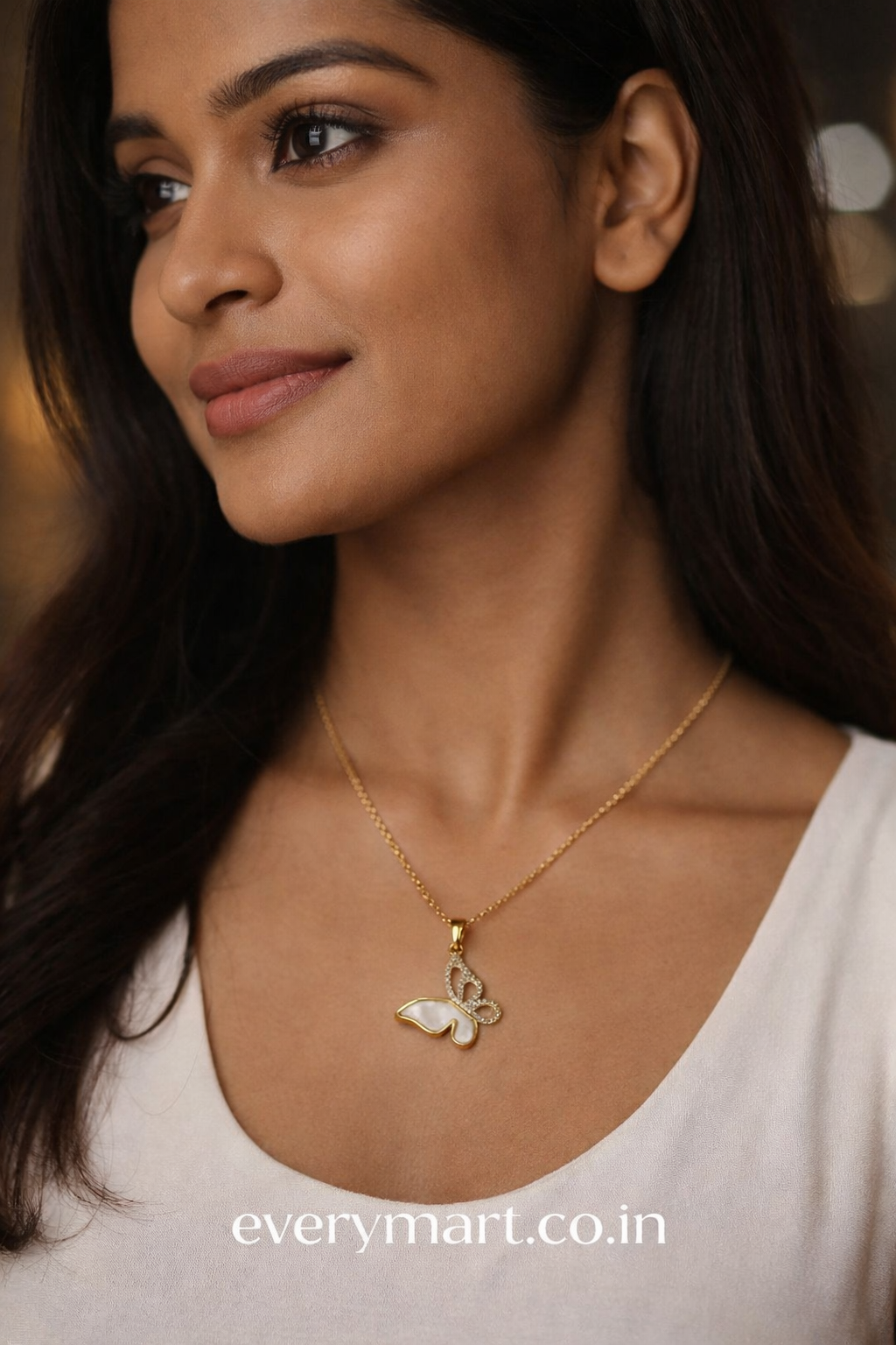 Gold Butterfly Necklace – Elegant & Timeless Beauty 🦋✨