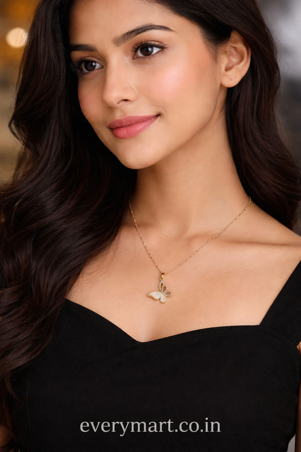Gold Butterfly Necklace – Elegant & Timeless Beauty 🦋✨