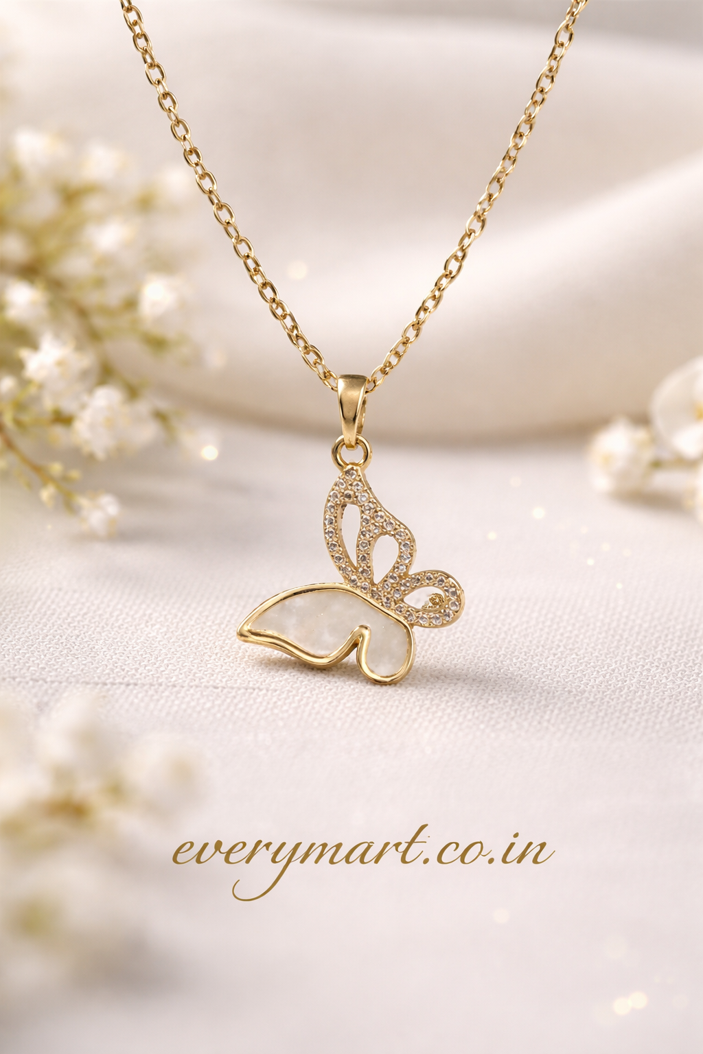 Gold Butterfly Necklace – Elegant & Timeless Beauty 🦋✨