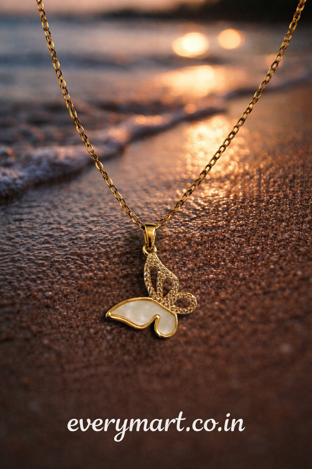 Gold Butterfly Necklace – Elegant & Timeless Beauty 🦋✨